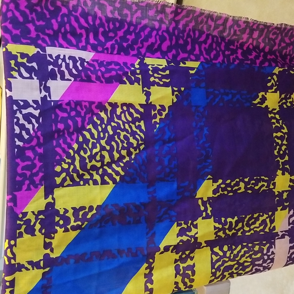 FIVE Scarves Bundle - Picture 6 of 6